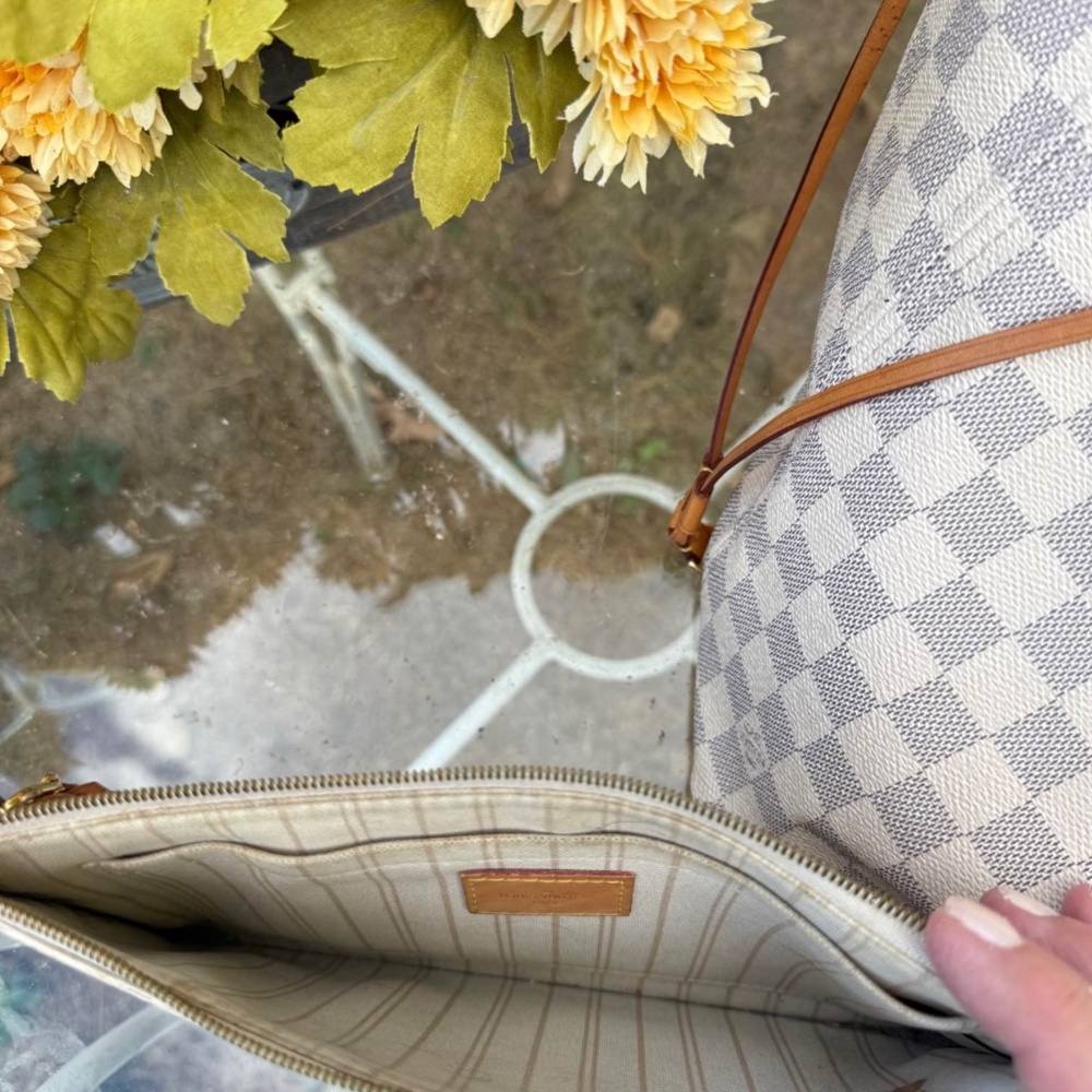 Louis Vuitton Damier Azur Neverfull Bag & Pouch - Picture 2 of 5